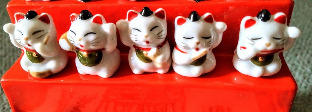 豆雛まねき猫　3段飾り　ひな祭り 陶器製 ミニチュア