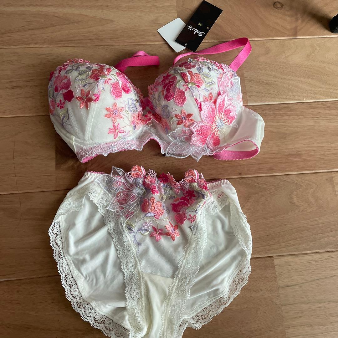 ワコール　サルート　E70