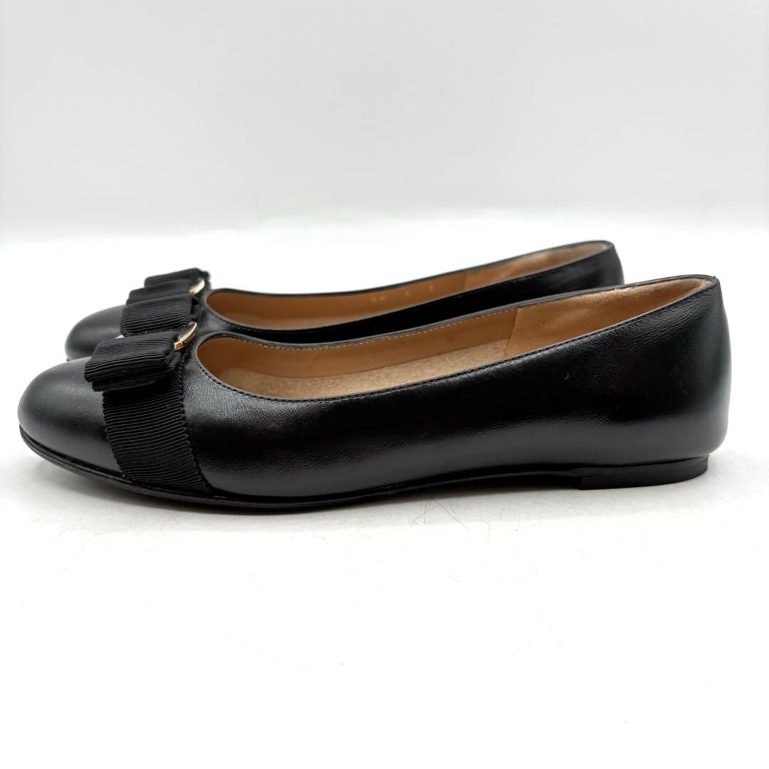 極美品✨サルヴァトーレフェラガモ ヴァラリボン 黒 フラットパンプス レザー