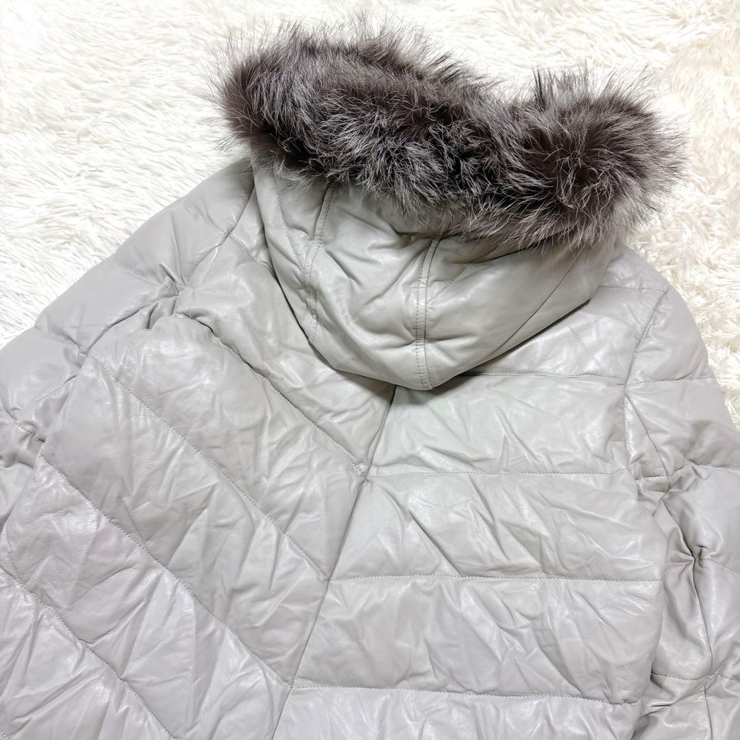 希少ダーマコレクションラムレザーロングダウンコートシルバーフォックスファーグレー