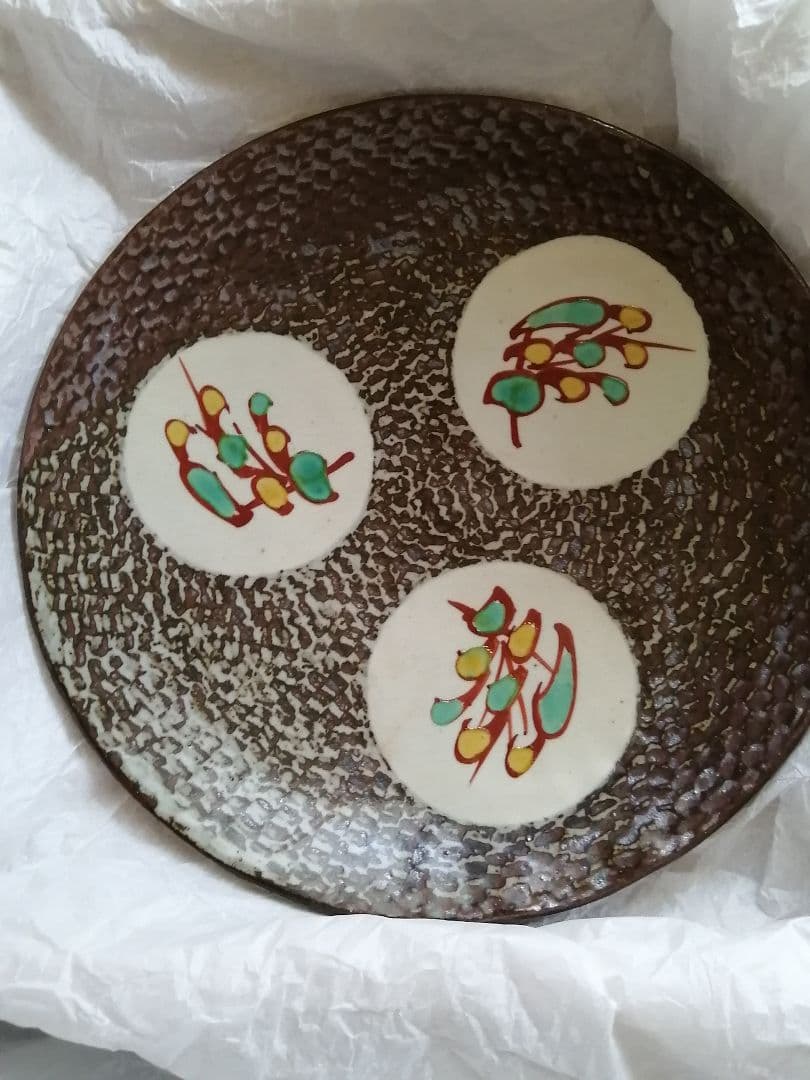 島岡達三　象嵌赤絵草花文皿