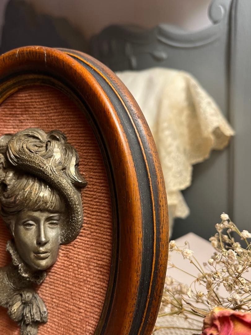 ◆フランスアンティーク｜手彫りピューター製F額壁掛け女性像、手作り雑貨置物レトロ