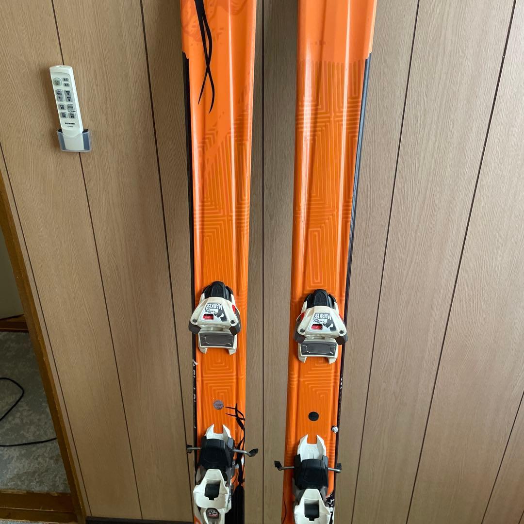  スキー板 オレンジ色 バインディング付き