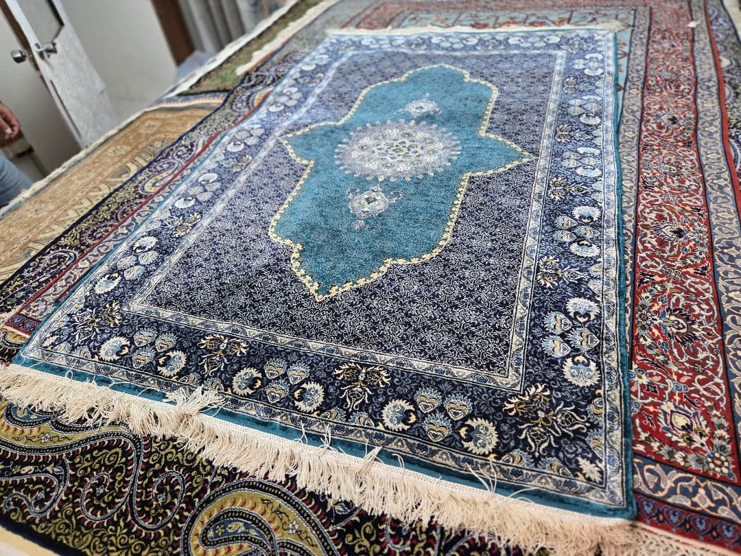 トルコ絨毯 100シルク手織り綺麗な青花柄 新品 サイズ:176cm×110cm