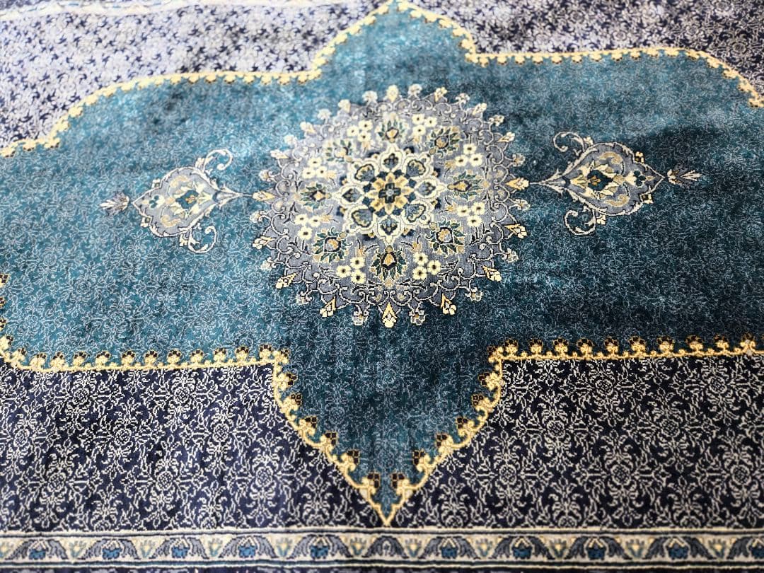 トルコ絨毯 100シルク手織り綺麗な青花柄 新品 サイズ:176cm×110cm