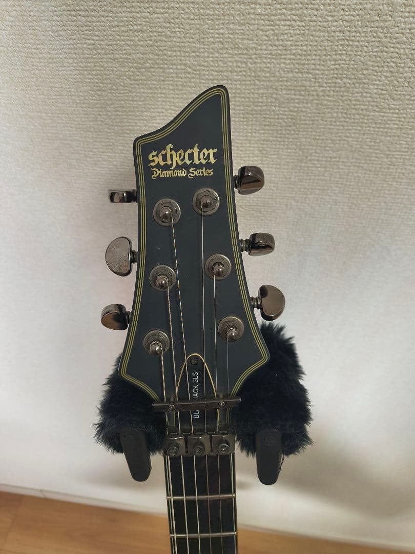 SCHECTER　Ｖ型エレキギター