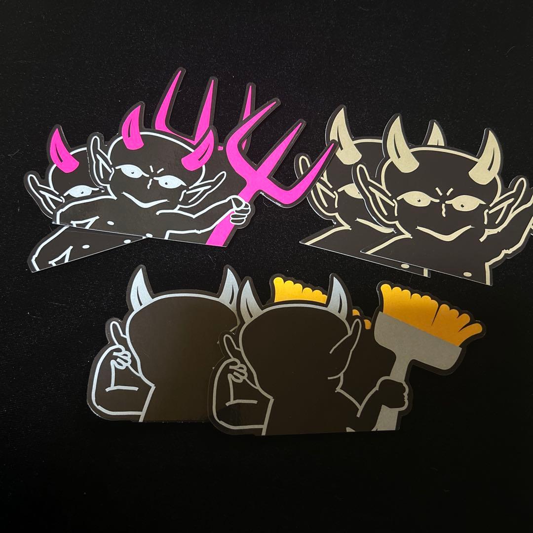 ブラックデビルフィギュア2 体　 ステッカー6枚