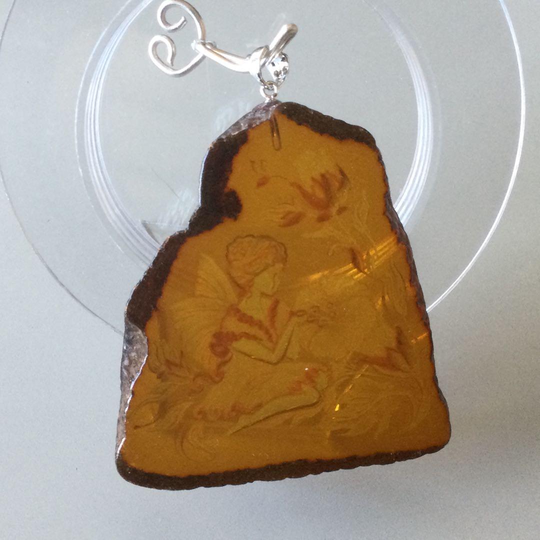 琥珀ペンダントトップ(インタリオ妖精)