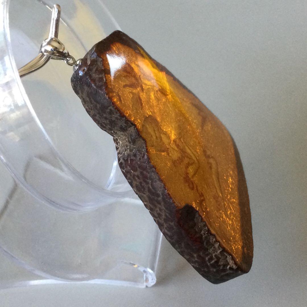 琥珀ペンダントトップ(インタリオ妖精)