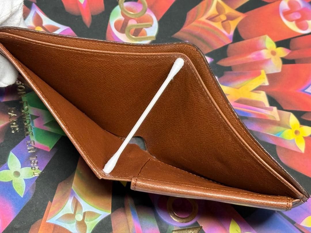 LOUIS VUITTONルイヴィトン　小銭入れ付き二つ折り財布