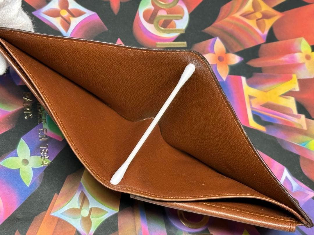 LOUIS VUITTONルイヴィトン　小銭入れ付き二つ折り財布