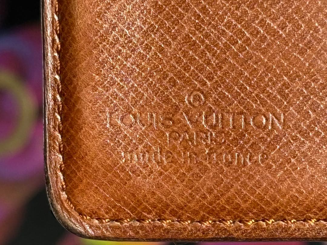 LOUIS VUITTONルイヴィトン　小銭入れ付き二つ折り財布