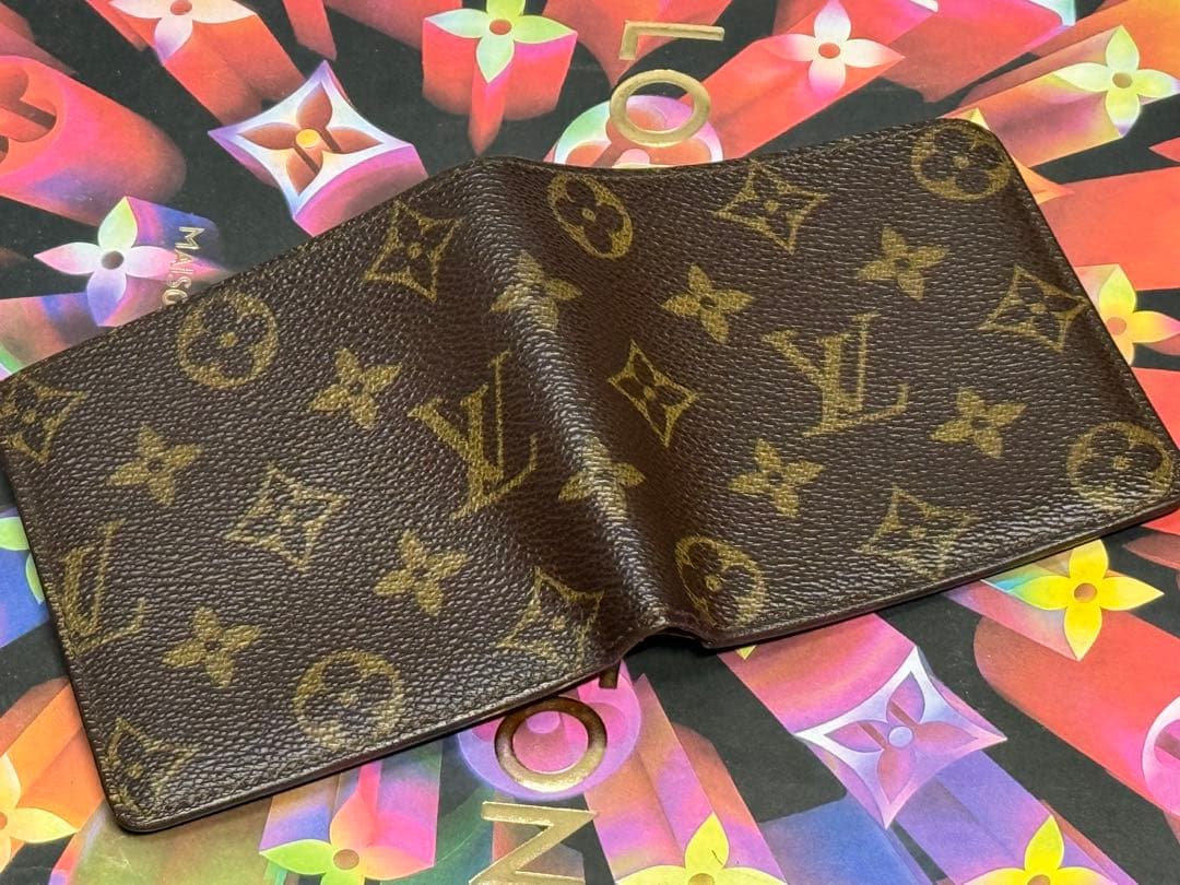 LOUIS VUITTONルイヴィトン　小銭入れ付き二つ折り財布