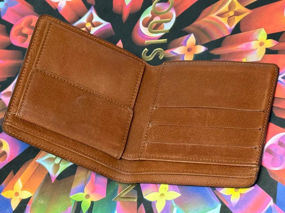 LOUIS VUITTONルイヴィトン　小銭入れ付き二つ折り財布