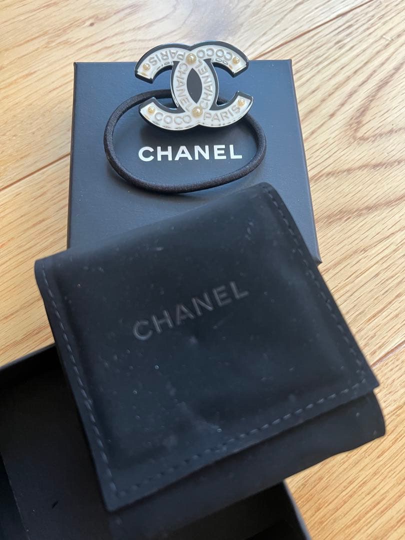 CHANEL ロゴ ヘアゴム ゴールド