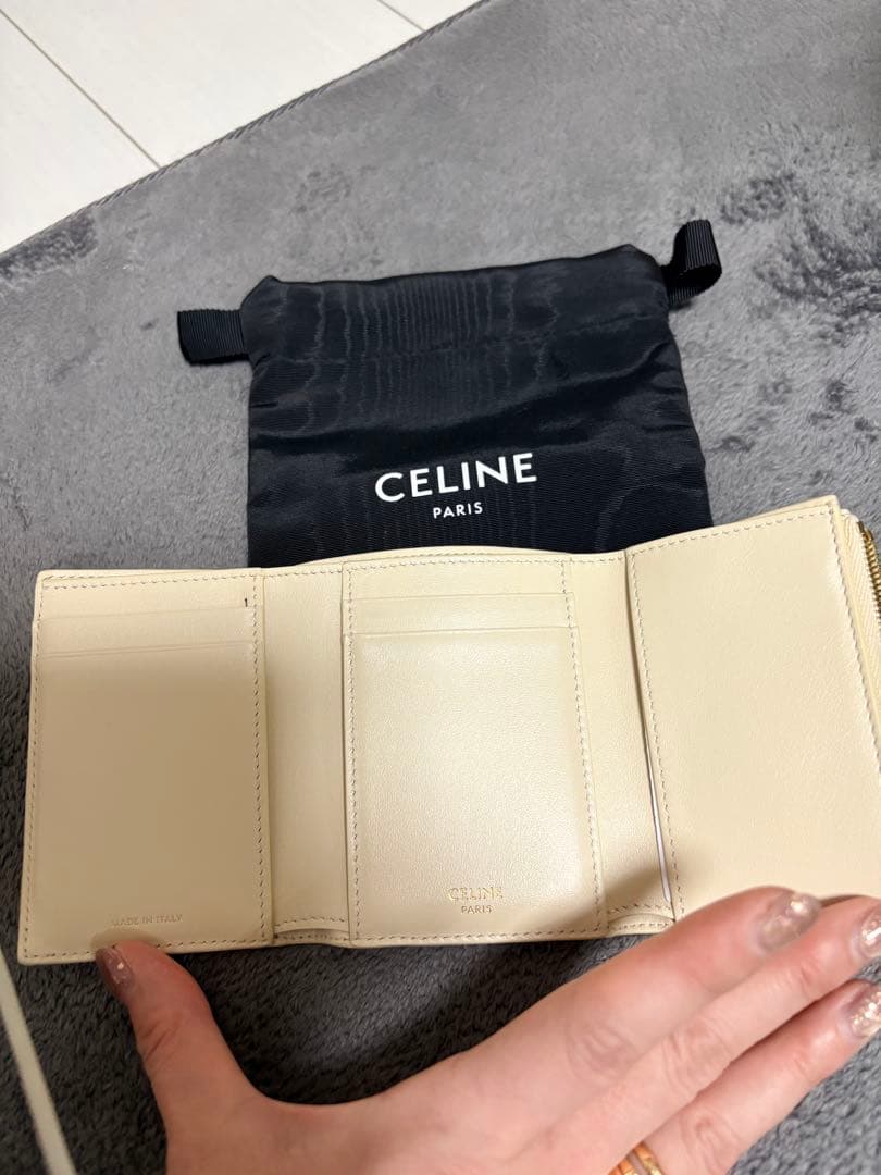 CELINE 三つ折り財布クリーム