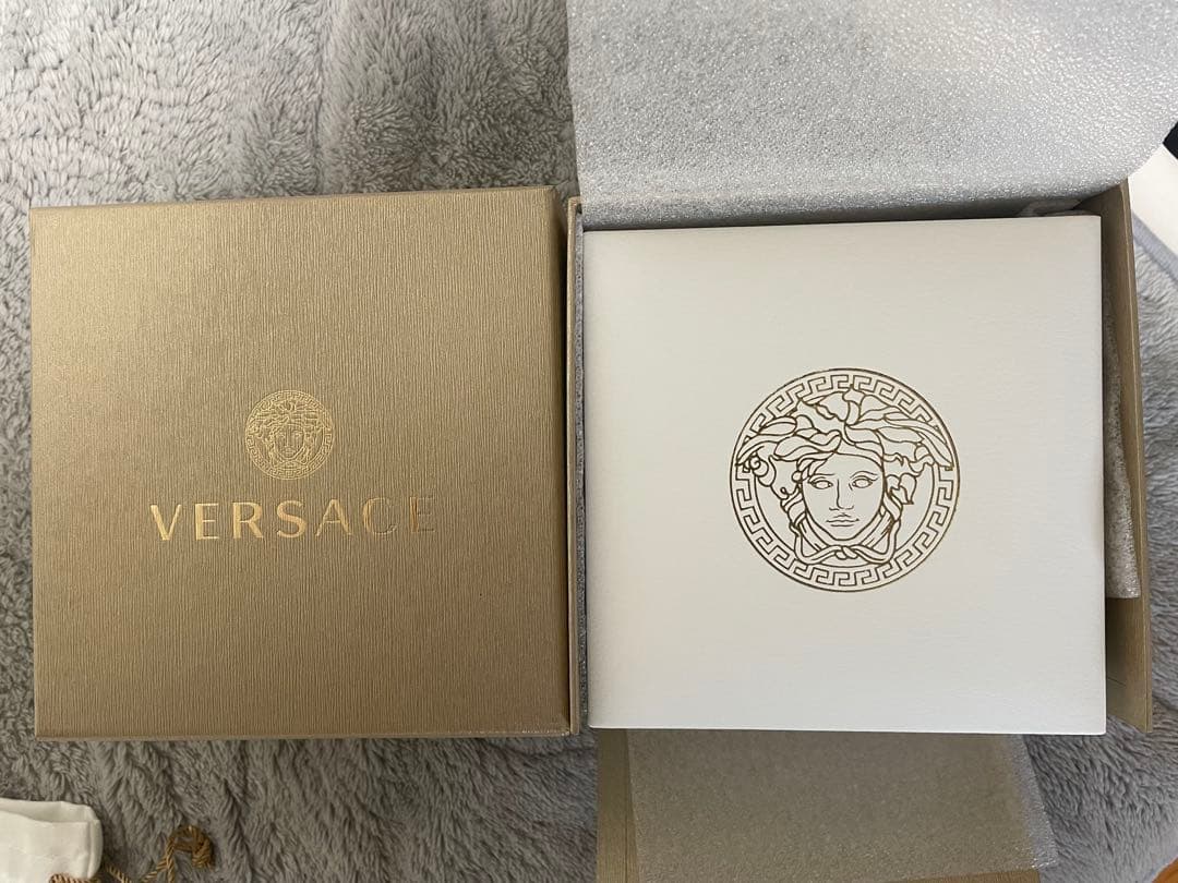 VERSACE ヴェルサーチェ　グレカドームクォーツ　ゴールド