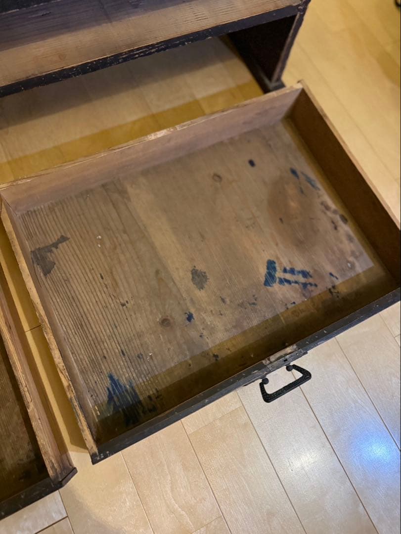 古い味のある木製文机