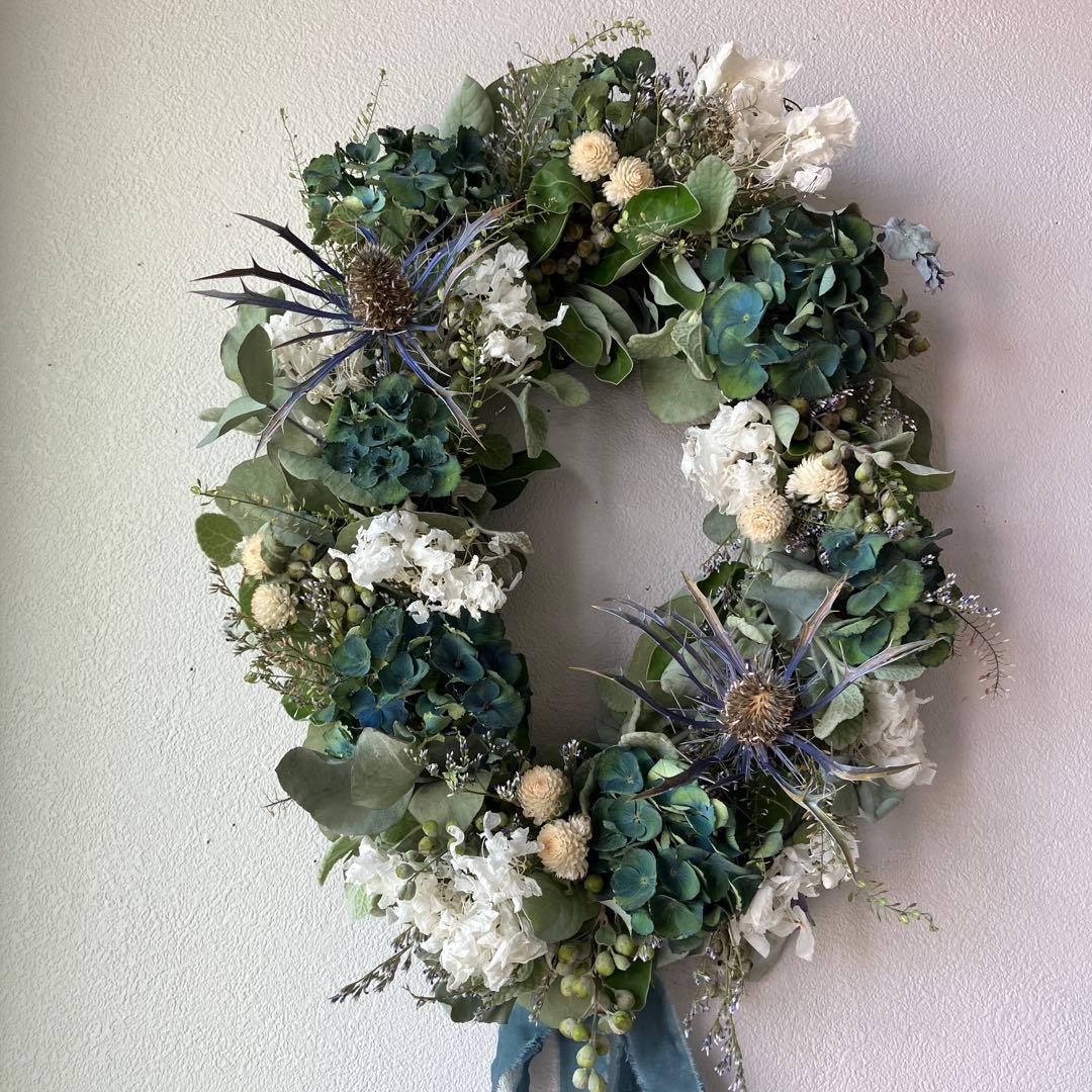 紫陽花とエリンジウムの爽やかオーバルリース　千日紅　ユーカリ