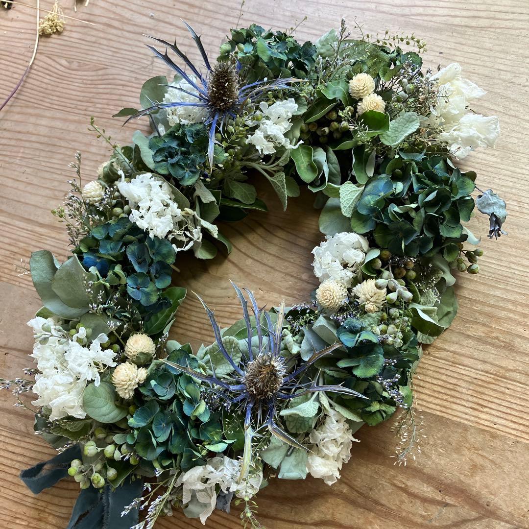 紫陽花とエリンジウムの爽やかオーバルリース　千日紅　ユーカリ