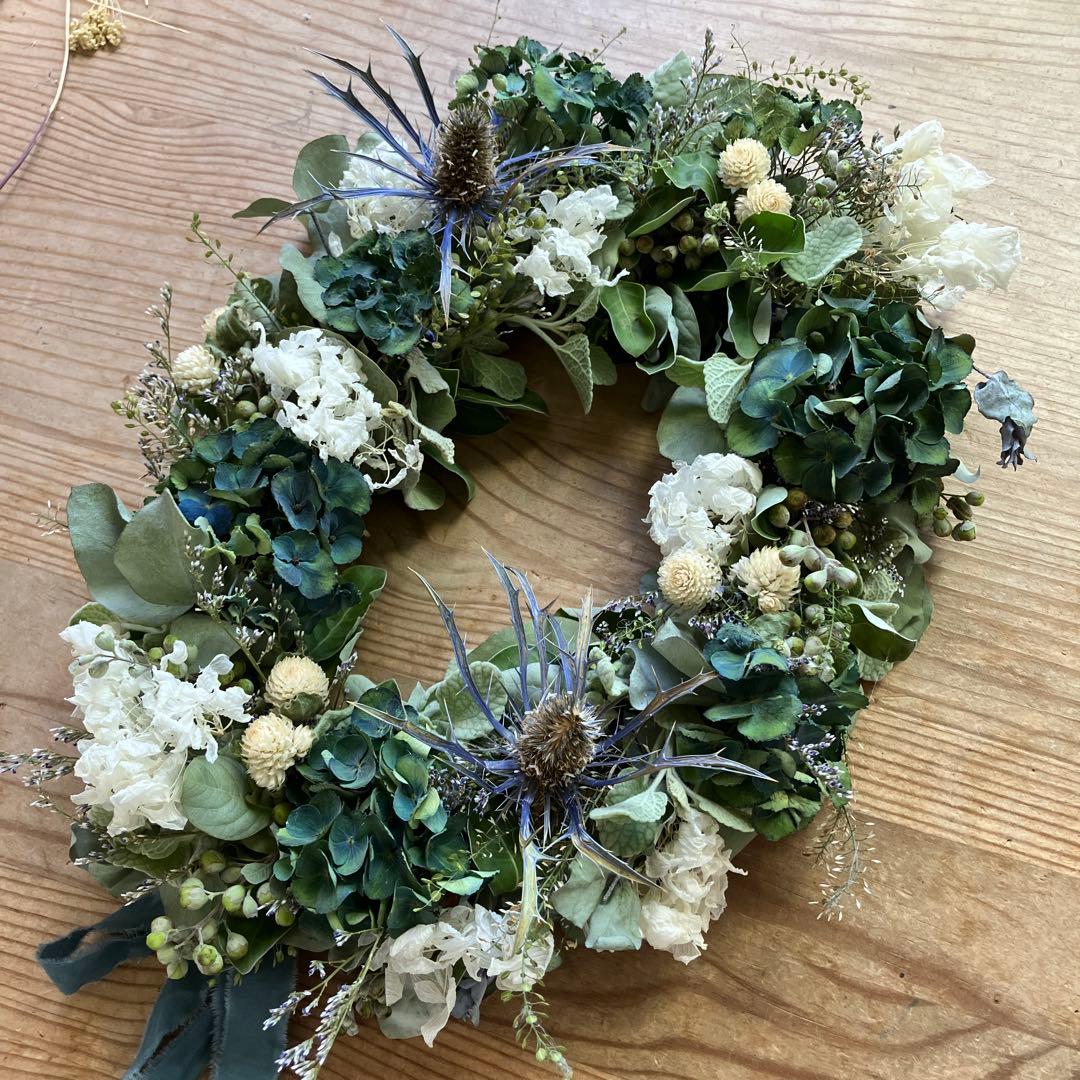 紫陽花とエリンジウムの爽やかオーバルリース　千日紅　ユーカリ