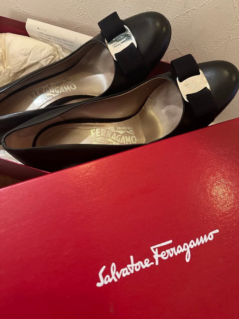 【極美品】フェラガモCARLA8cmヴァラリボンパンプス 6 1/2C 23.5