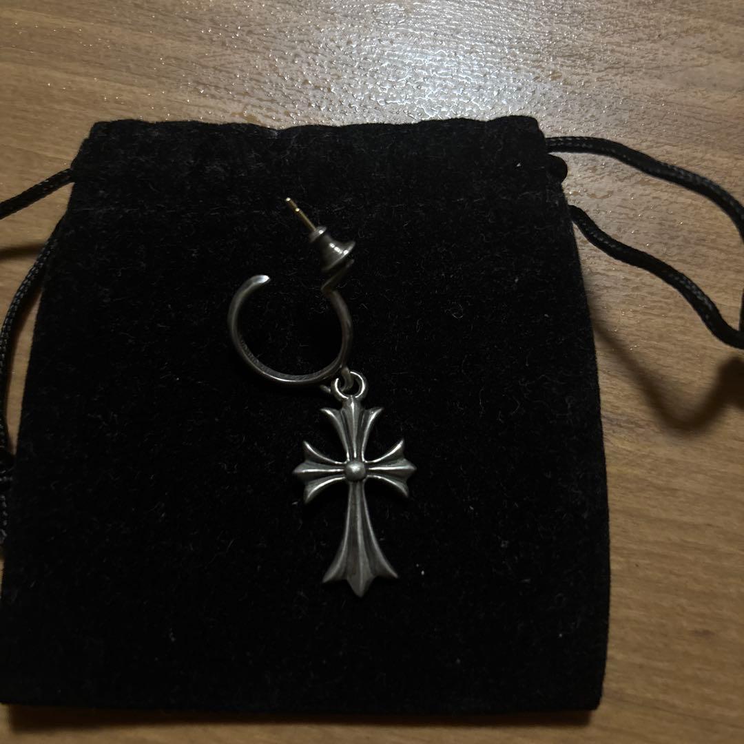 クロムハーツ タイニークロスフープピアス