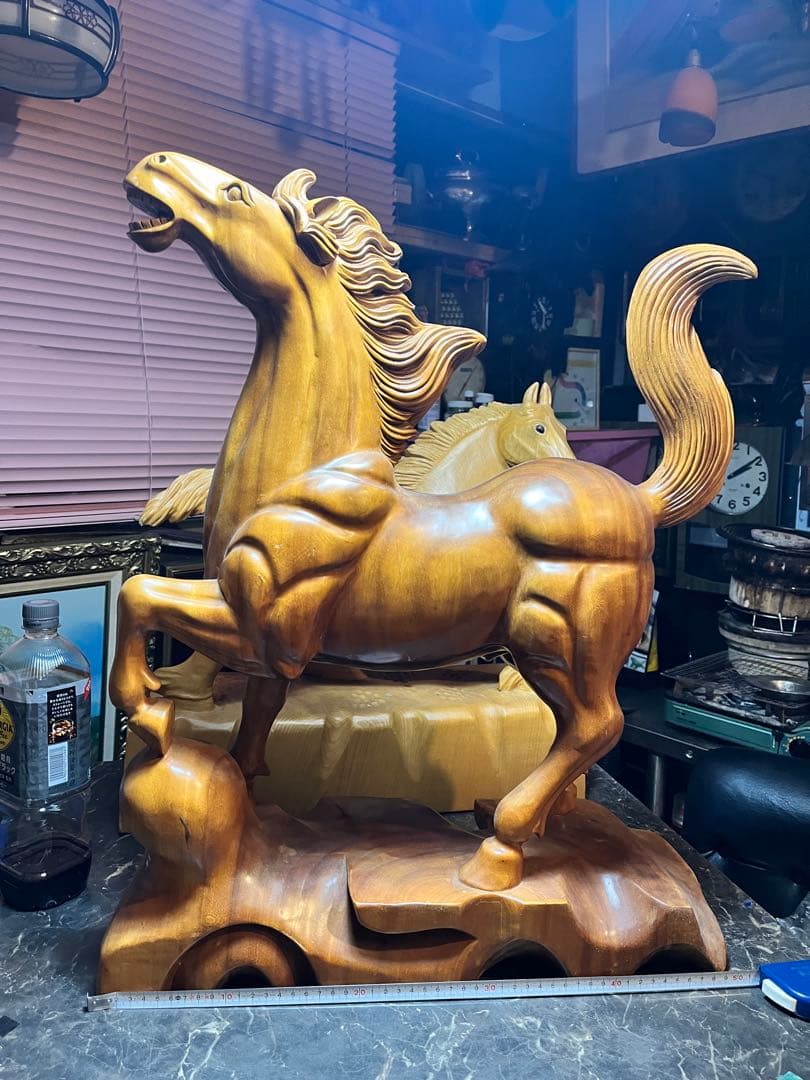 駿馬、馬彫刻、馬の木彫り、一刀彫り 50センチ.高さ63センチ、ケヤキ一刀彫り