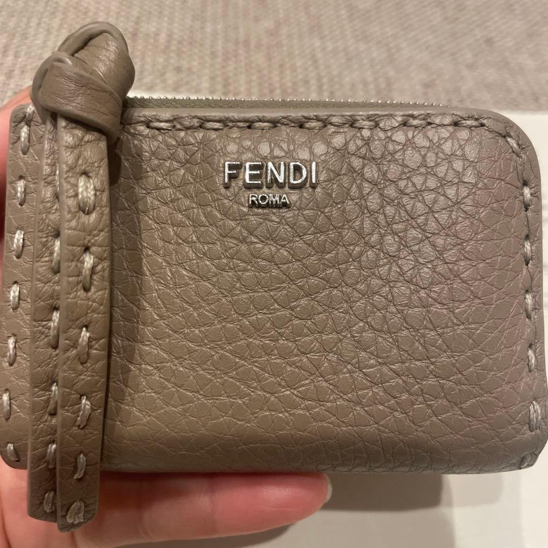 FENDI グレー 三つ折り財布