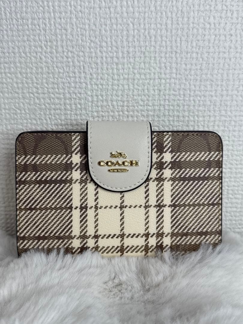 新品　コーチ二つ折り財布