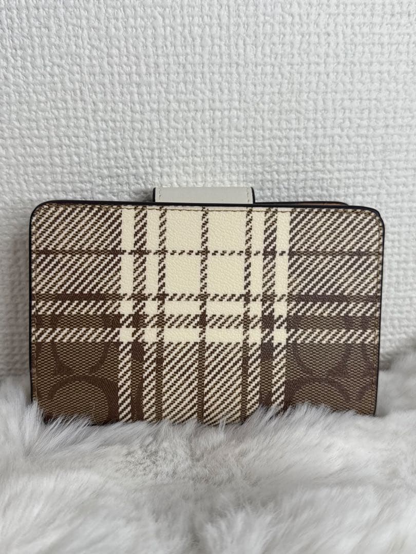 新品　コーチ二つ折り財布