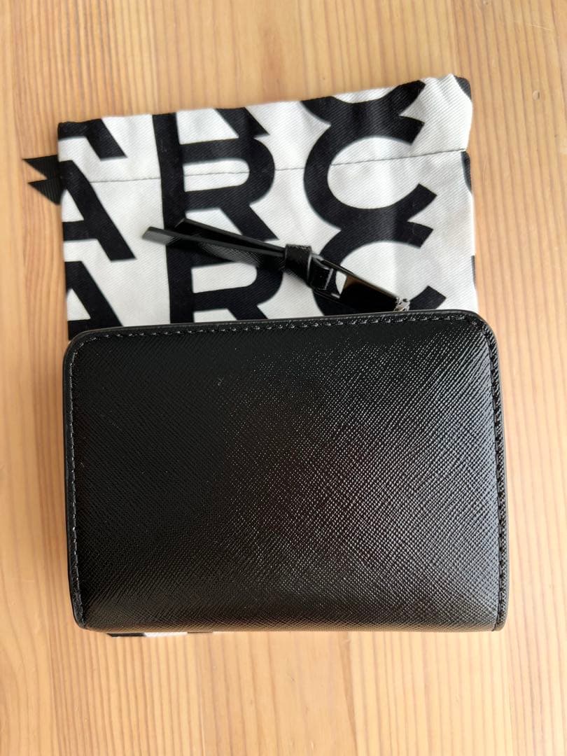 【新品未使用品】MARC JACOBSマークジェイコブス レザー二つ折り財布 黒