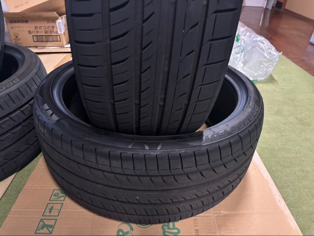 TOYOタイヤ　245/35R20 4本セット