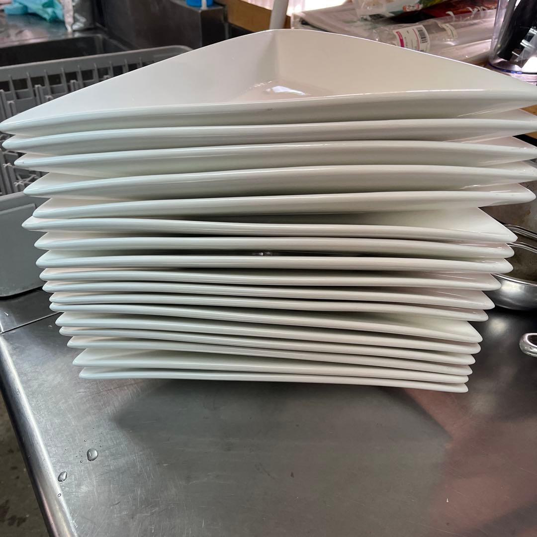 白い三角形皿 約20cm