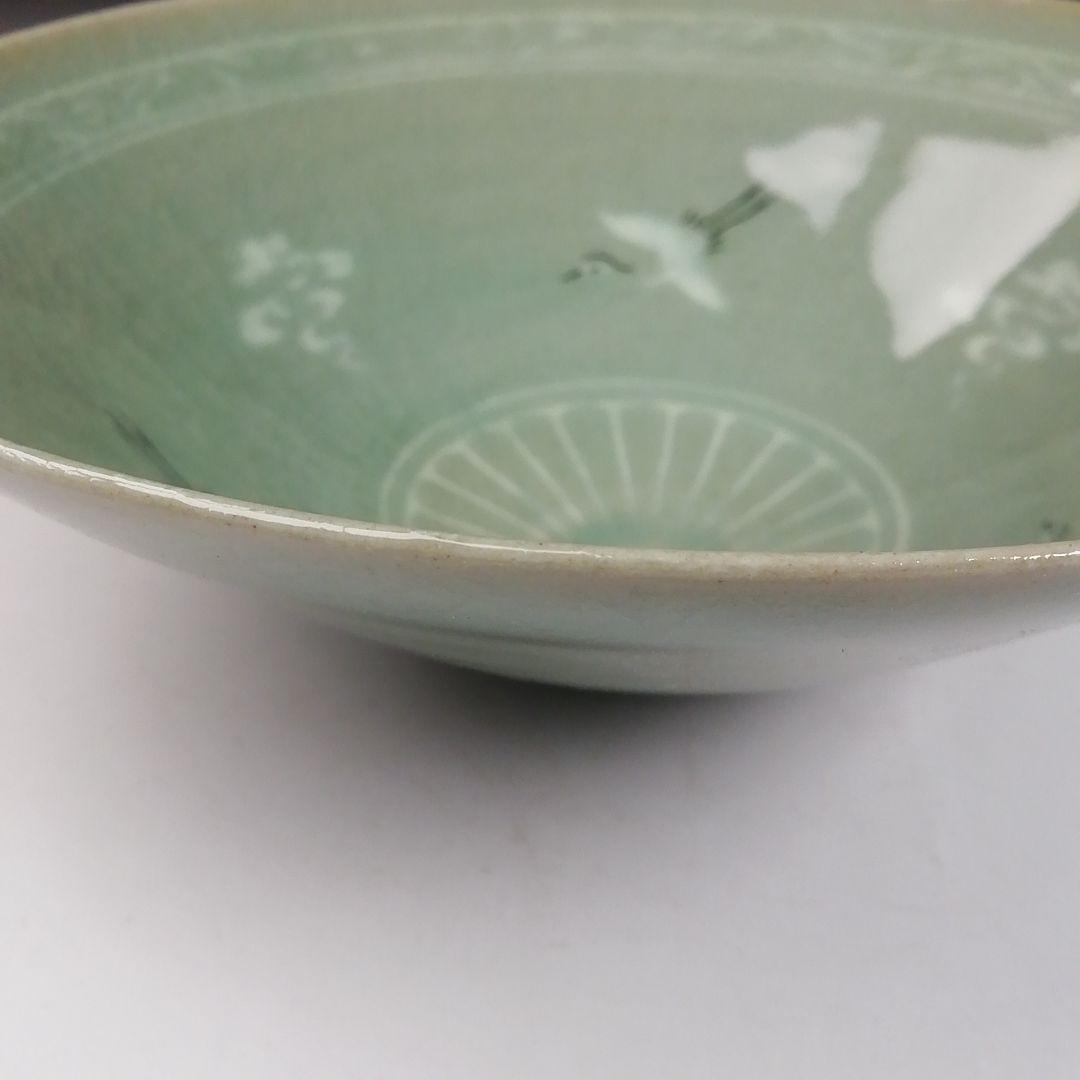 Ｔ８２８　茶碗　『高麗青磁　雲鶴文』『韓国人間国宝　柳根塋 作』　共箱　茶道具