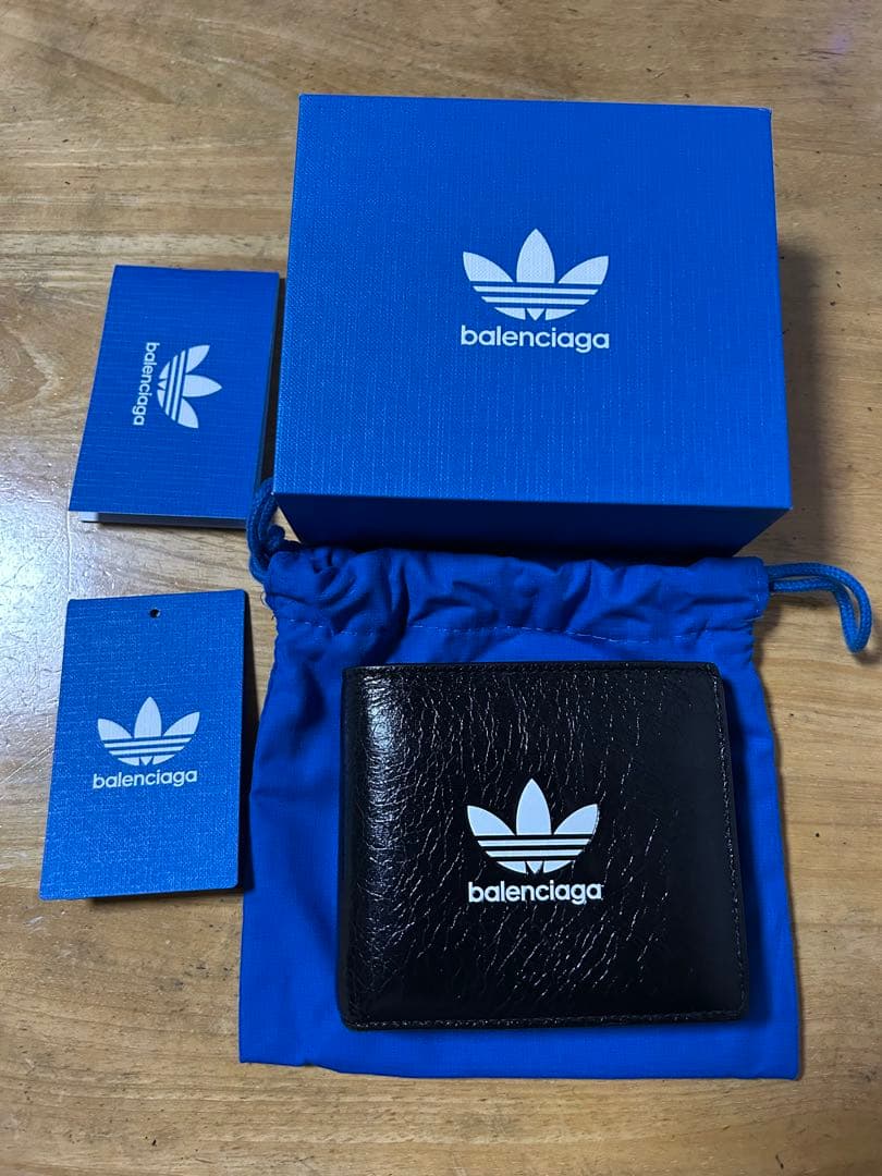 美品【箱/タグ/袋付】balenciaga 二つ折り財布 adidasコラボ