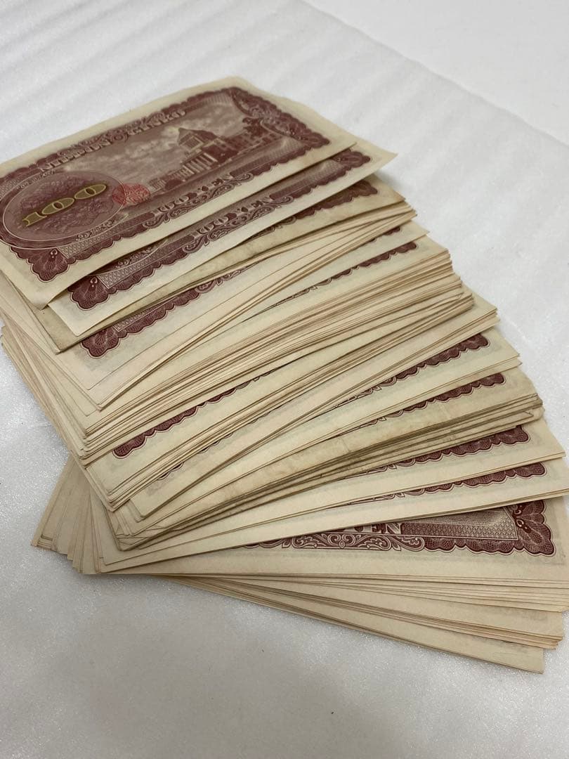 3-2290 板垣退助　旧100円札　138枚