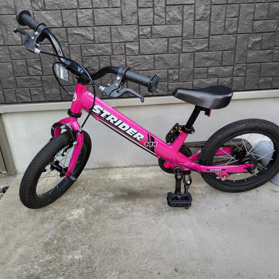 【セール中】ストライダー１４ｘ（ＳＴＲＩＤＥＲ１４ｘ）　１４インチ　スタンド付き