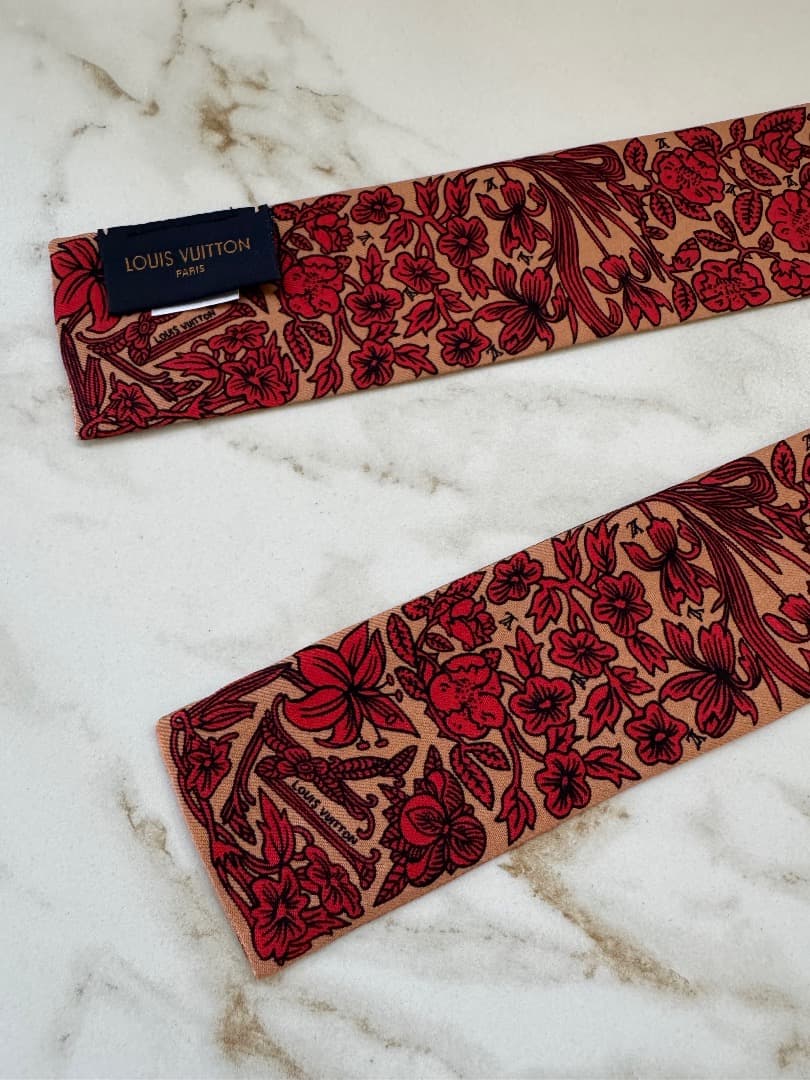 LOUIS VUITTON レッド・マルチカラー スカーフ　LVショッパー付き