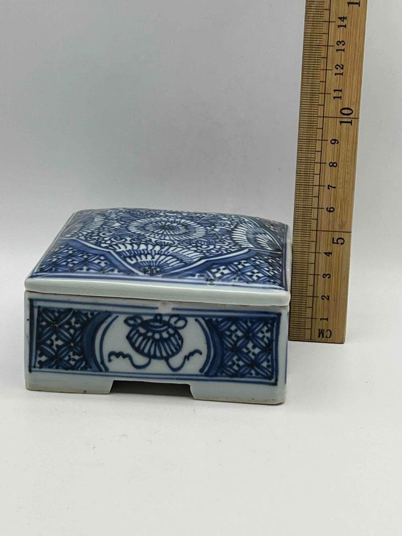 清雍正時代 染付 青花祥瑞花卉文四方印泥盒 蓋盒 香盒 文房香合(A-68)