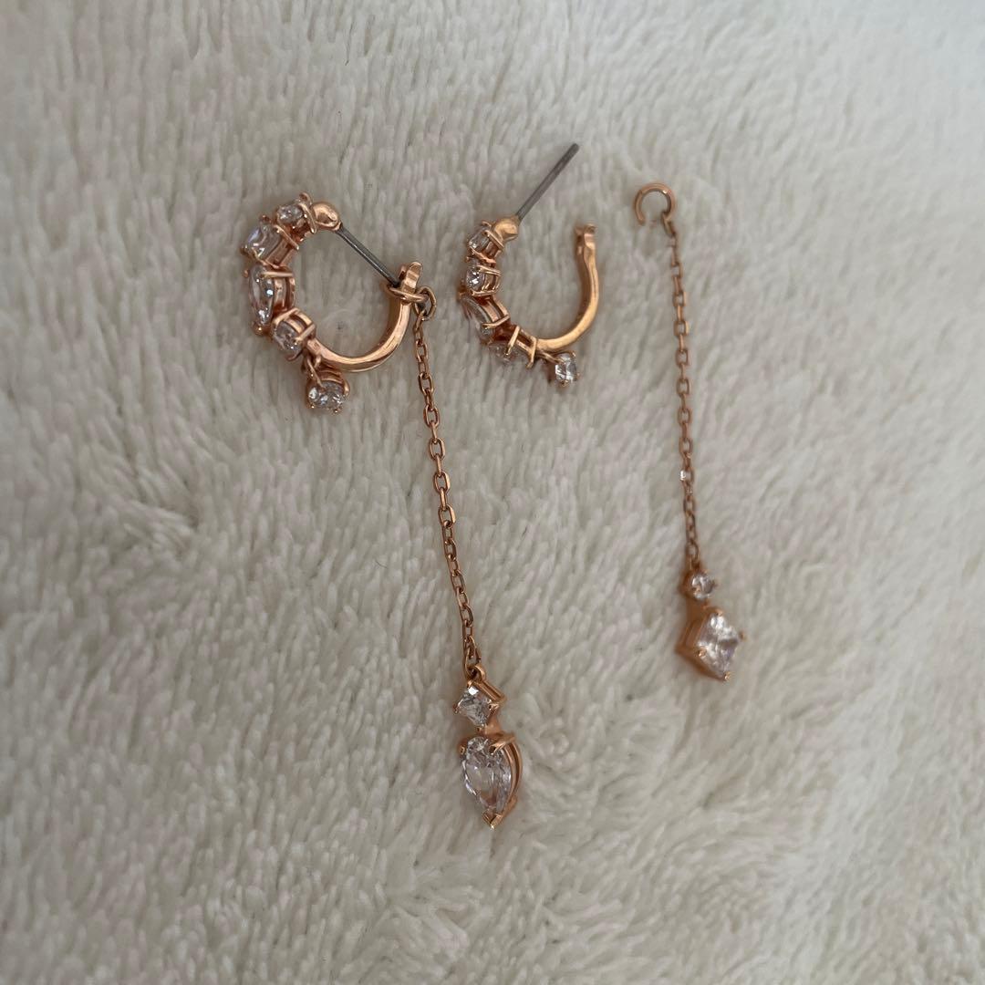 スワロフスキー　ピアス　ピンクゴールド　チャーム付き