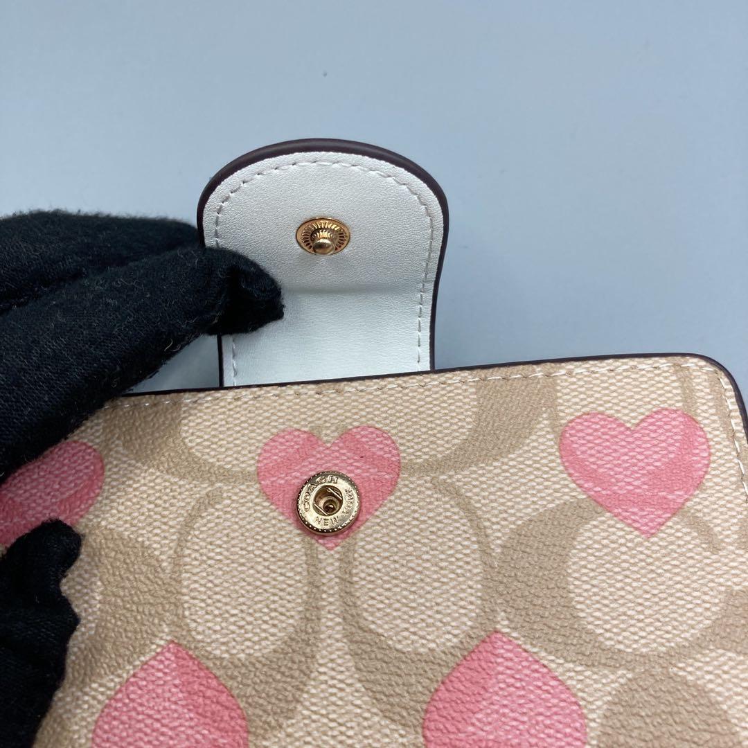 新品　未使用　COACH コーチ 2つ折り財布 ジップ　シグネチャー ハート