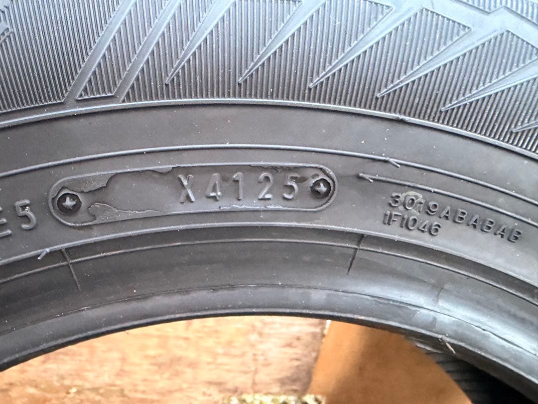 ICE NAVI 8 スタッドレスタイヤ 13インチ