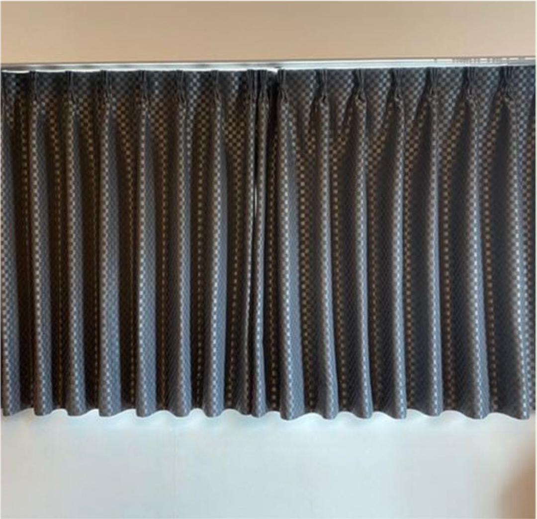 新品未使用　カーテン　グレー　遮光1級　裏地付き　格子柄　両開き（左右2枚）