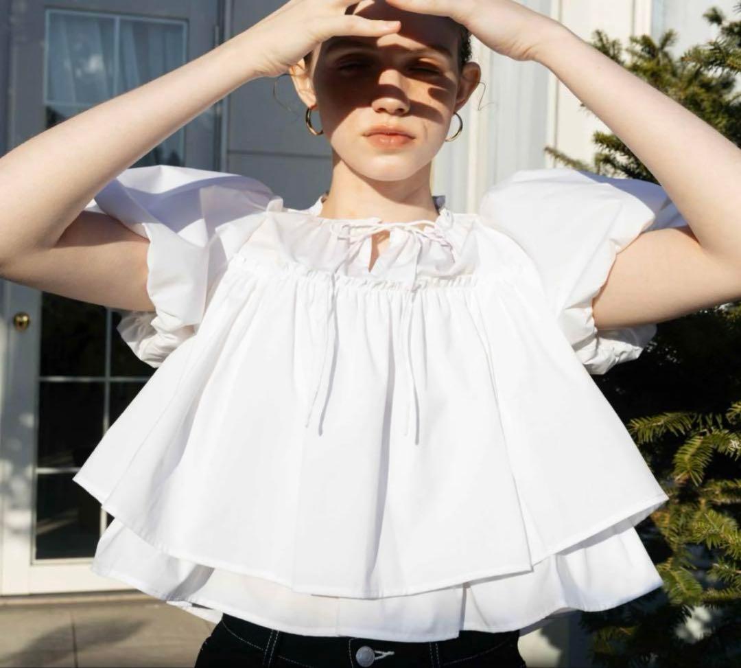 新品未使用　THETOE ポルトパフブラウス　ホワイト