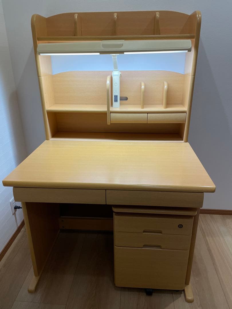 ニトリ学習机　照明付本棚