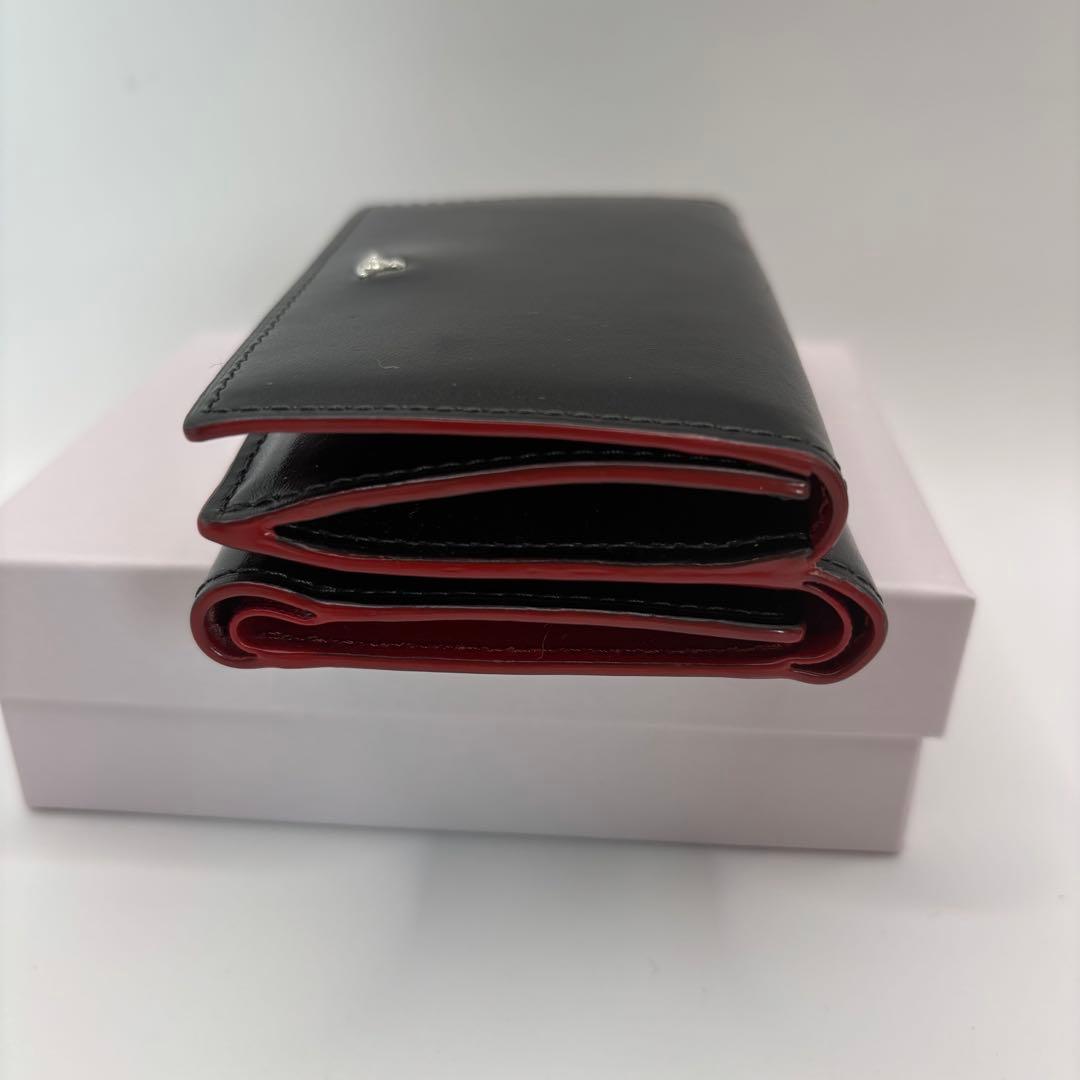 美品　vivienne westwood 三つ折り財布　ブラック　内側レッド