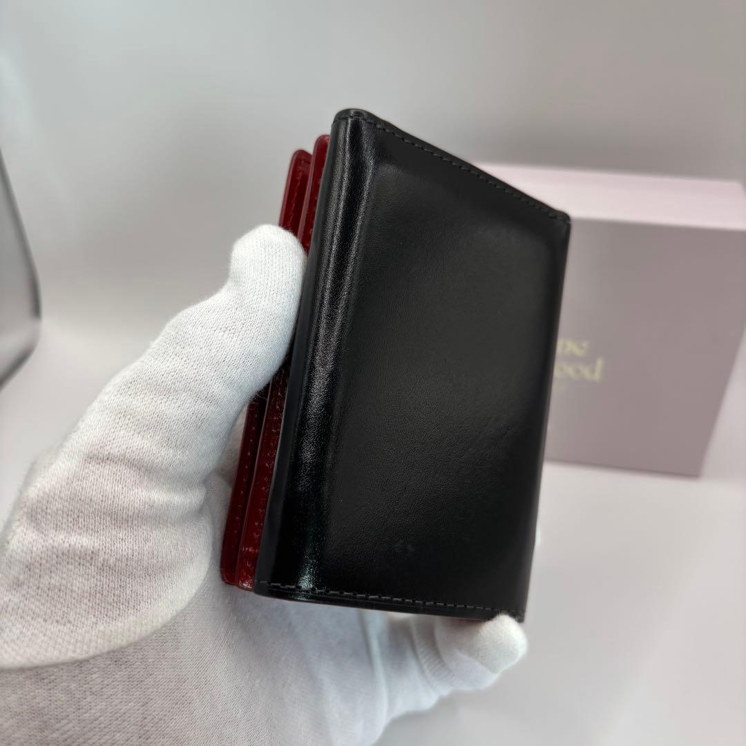 美品　vivienne westwood 三つ折り財布　ブラック　内側レッド