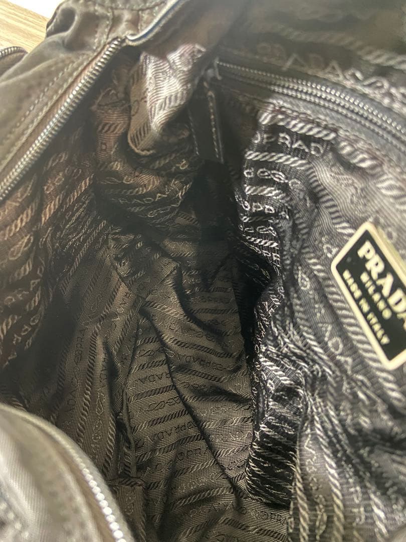 PRADA メッセンジャーバッグ　三角ロゴプレート　ナイロン　レザー　黒　大容量