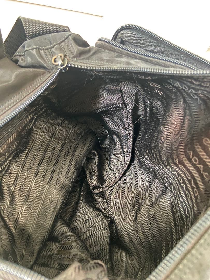 PRADA メッセンジャーバッグ　三角ロゴプレート　ナイロン　レザー　黒　大容量